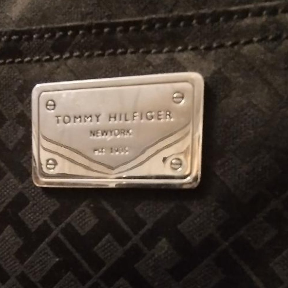 NWT Tommy Hilfiger women's cross over purse